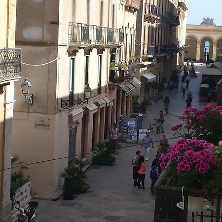 B&B Arco Dell'Orologio Трапани Екстериор снимка